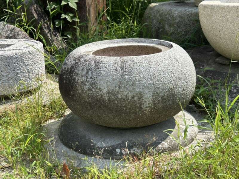 超お値打ち品：鉄鉢型水鉢 | 石の相談所 いしたけ（石嶽石工業有限会社）